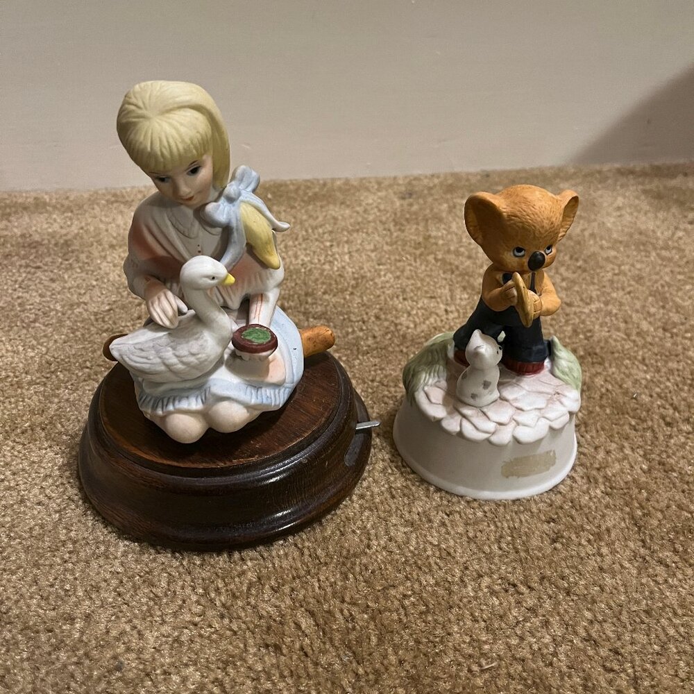 Lot of 2 vintage music boxes, both work, with ceramic/porcelain figurines